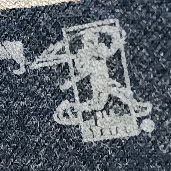 Derek Jeter Ladies V-Neck New York Yankees Captain Tshirt Size Medium - Picture 4 of 8